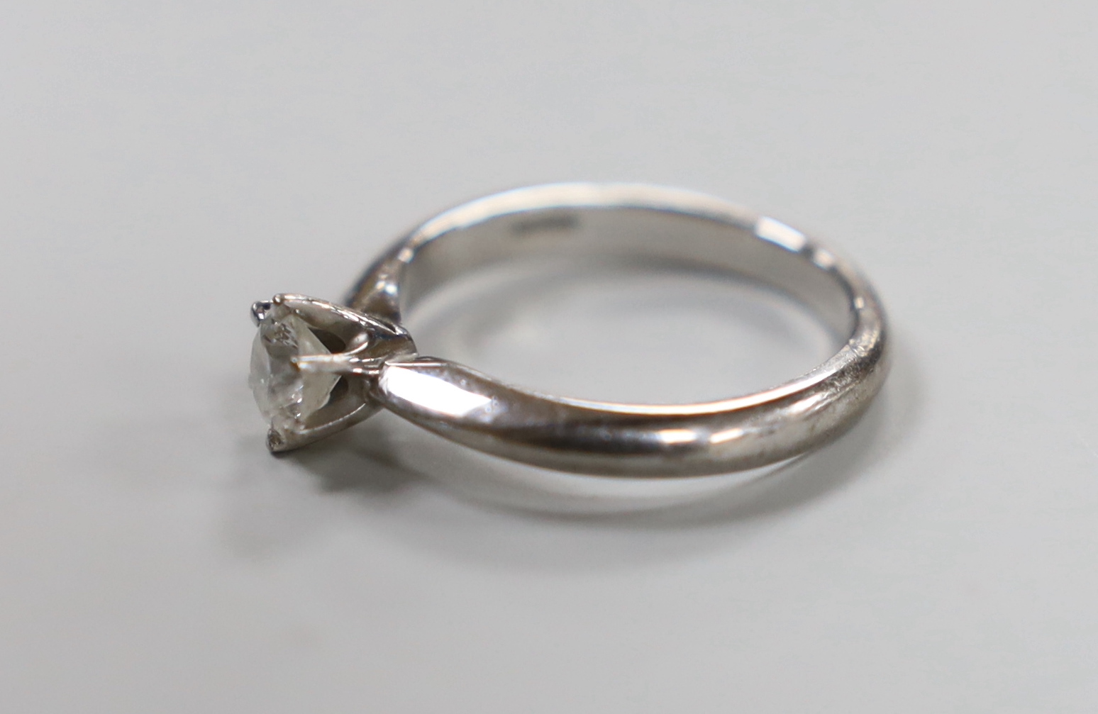 A modern 18ct white gold and solitaire diamond set ring, size N, gross weight 4.7 grams